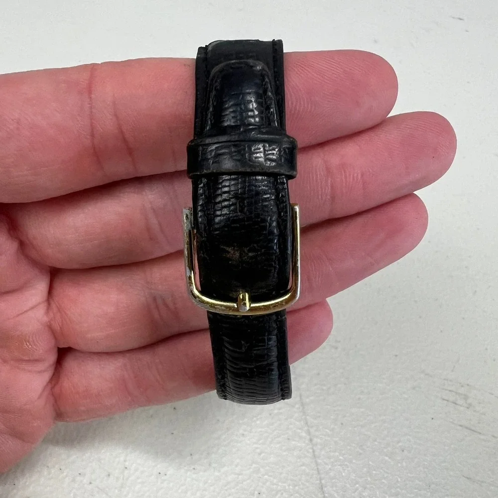 Gruen Mens Quartz Watch Gold Tone‎ Roman Numeral White Dial Black Leather Strap